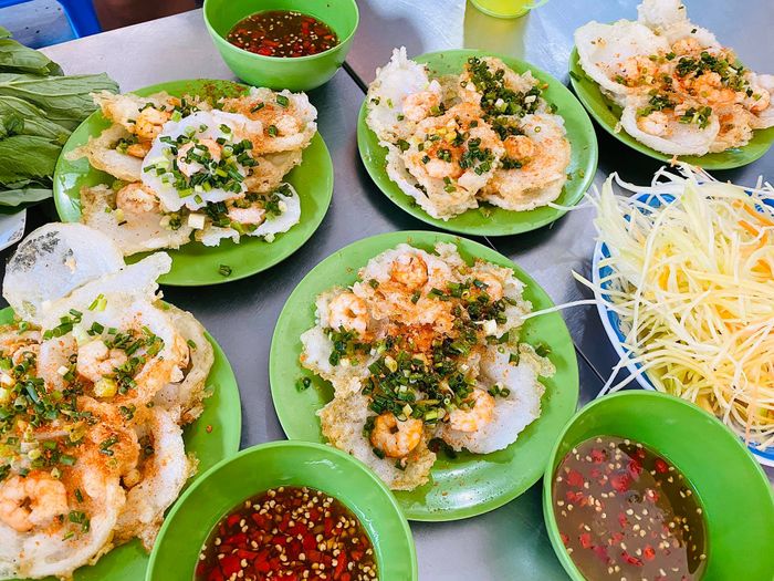 Bánh Khọt Cây Sung - Khoảnh khắc vàng trên chảo nóng