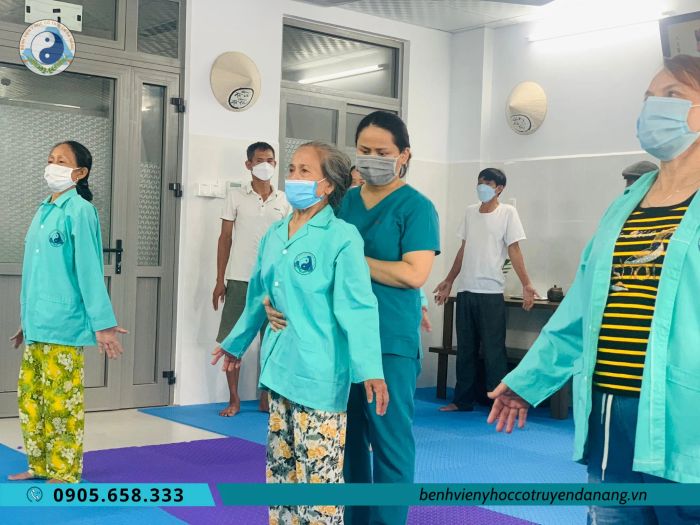 Hình ảnh phòng tập vật lý trị liệu hiện đại tại bệnh viện