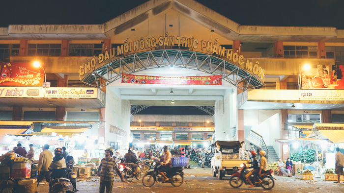 Khu vực buôn bán nông sản tươi sống tại chợ