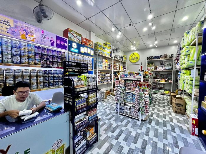 Không gian mua sắm hiện đại tại CỬA HÀNG CÂY THỊ