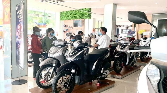 [Hình ảnh] Showroom Tiến Thu - Không gian trưng bày đa dạng các dòng xe máy chính hãng