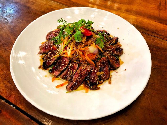 Eat & Meet Restaurant - Tận hưởng món ngon trong không gian thư giãn