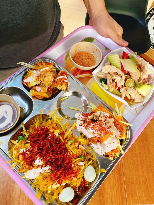 Không gian ấm cúng và những món bánh tráng trộn đầy màu sắc tại Hồ Ly Quán
