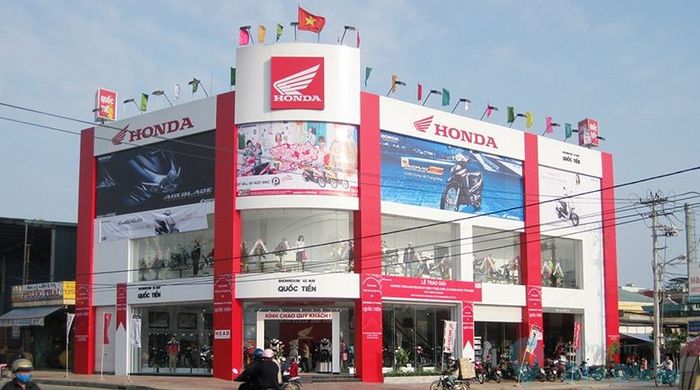 [Hình ảnh] Không gian trưng bày đa dạng mẫu xe tại showroom Quốc Tiến