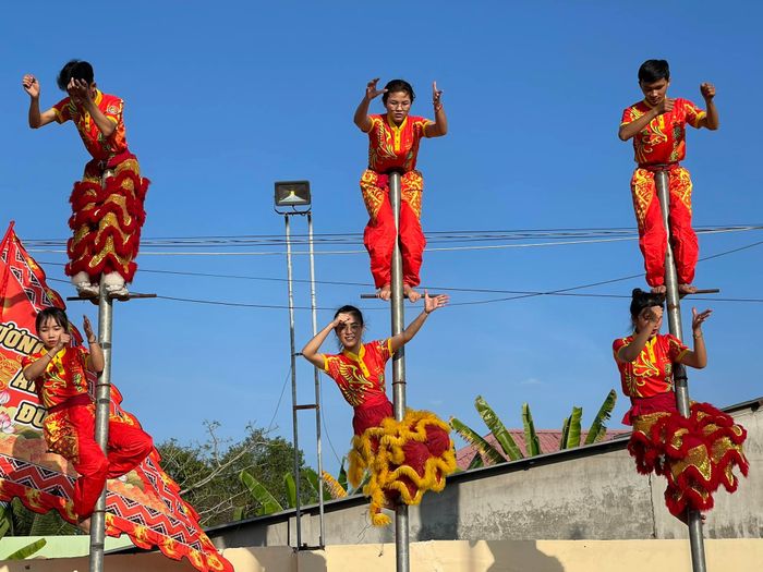 Màn trình diễn ngoạn mục của Đoàn Lân Tú Anh Đường trên Mai hoa thung