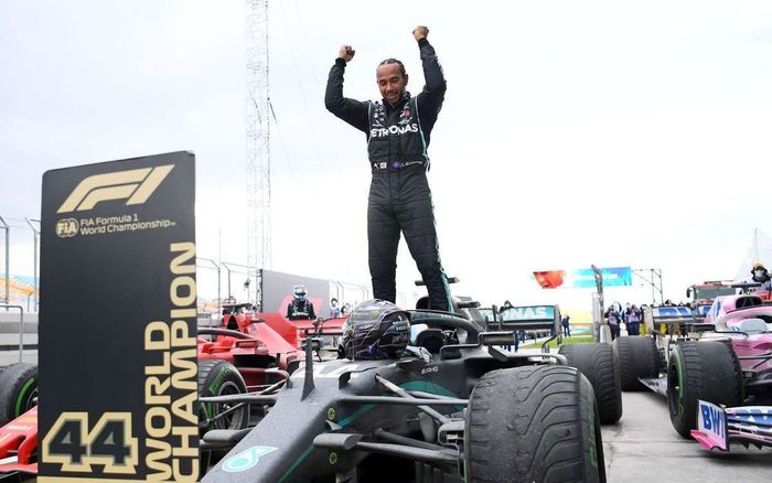 Lewis Hamilton vẫn còn cơ hội duy trì vị trí dẫn đầu trong làng đua khi anh vẫn tiếp tục thi đấu