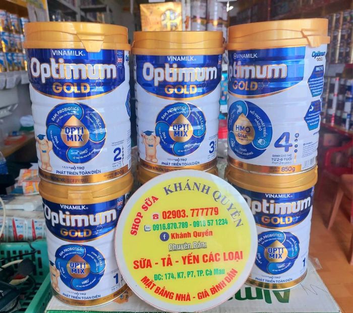 Góc trưng bày sản phẩm đa dạng tại Shop Sữa Khánh Quyền