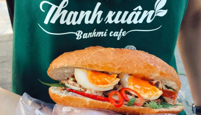 Hình ảnh bánh mì đặc trưng tại Bánh Mì Thanh Xuân