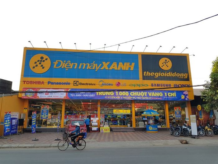 Không gian mua sắm hiện đại tại Thế Giới Di Động