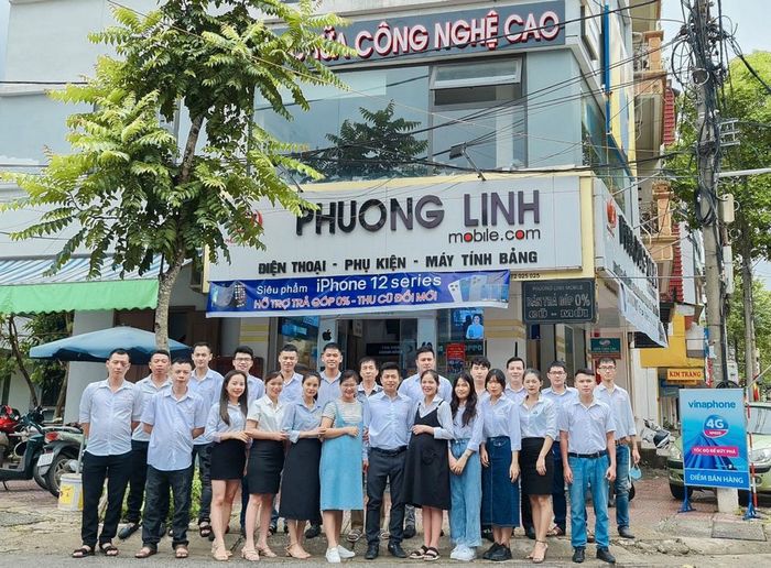 Không gian mua sắm hiện đại tại Phương Linh Mobile