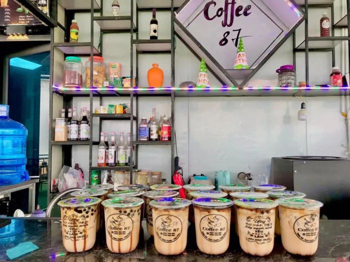 Bộ ảnh góc quán độc đáo và quy trình pha chế chuyên nghiệp tại Coffee - Milk Tea 87
