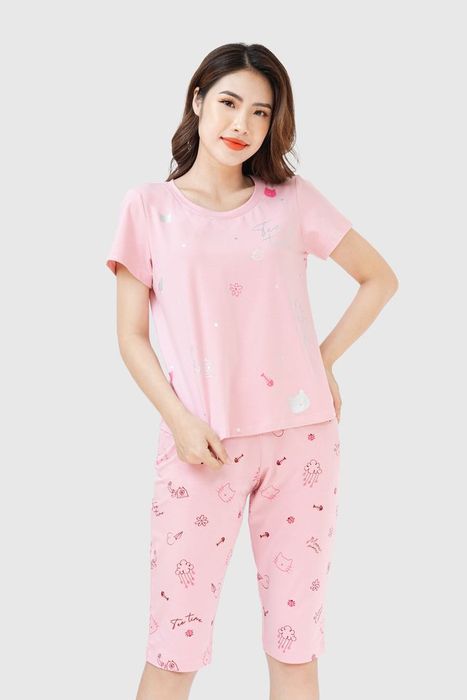 Phong cách thời trang tại gia thoải mái cùng WINNY