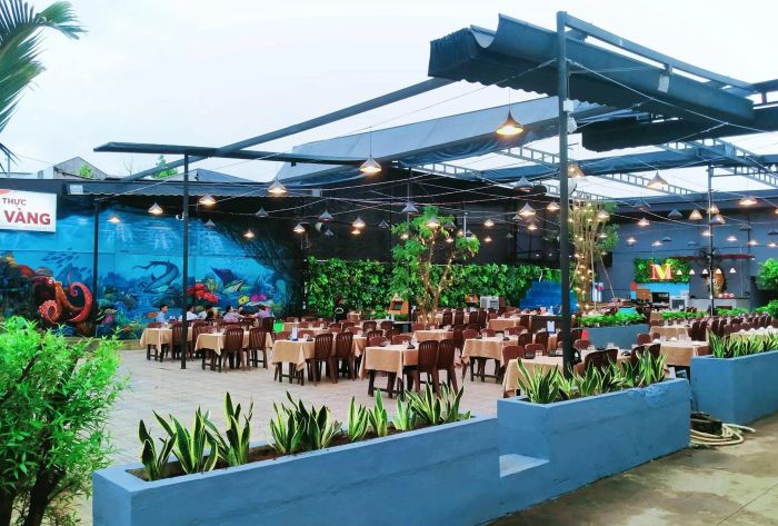 Không gian ấm cúng tại Ẩm Thực Mùa Vàng