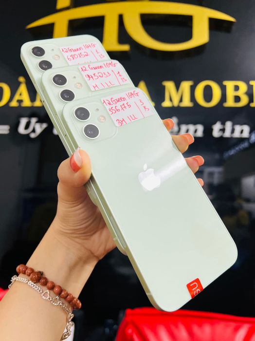 Hình ảnh đội ngũ chuyên viên tư vấn chuyên nghiệp tại Hoàng Gia Mobile