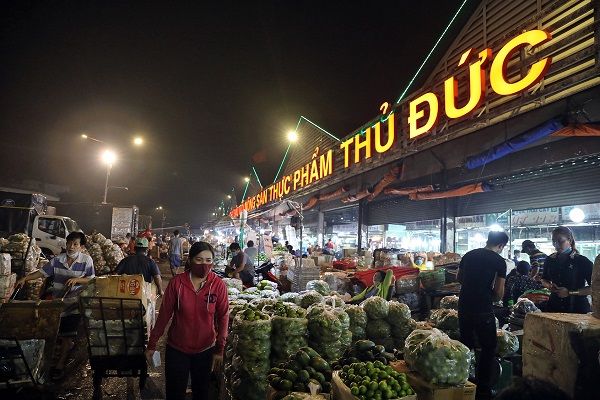 Chợ Thủ Đức ảnh 1 - Khoảnh khắc giao thương tấp nập dưới bầu trời thành phố