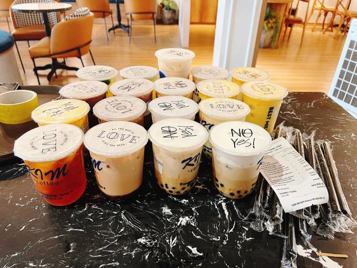 Hình ảnh thực tế về không gian sang trọng và những ly trà sữa bắt mắt tại MilkTea KIM