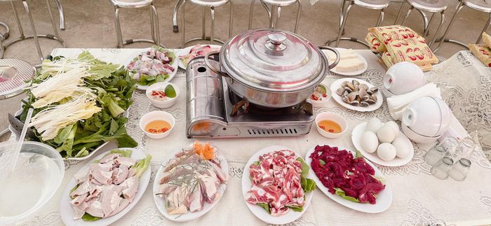 Hình ảnh 3 - Khung cảnh sang trọng cùng những món hải sản tươi ngon tại NHÀ HÀNG THUẬN AN