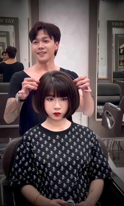 Không gian làm việc chuyên nghiệp và quy trình chăm sóc tóc cao cấp tại Thiện Tây