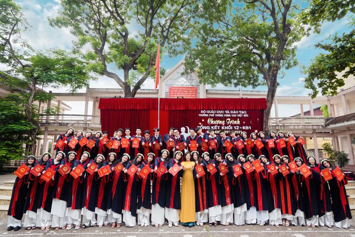 Young Media - Khoảnh khắc rực rỡ tuổi học trò (Ảnh 2)