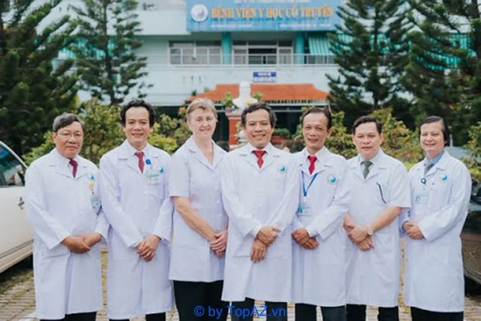 Hình ảnh đội ngũ y bác sĩ chuyên môn cao tại bệnh viện