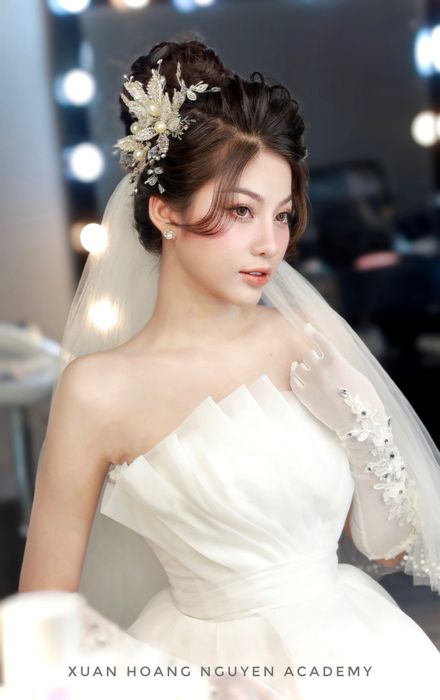 Khoảnh khắc rạng ngời của cô dâu tại Xuân Hoàng Nguyễn Makeup