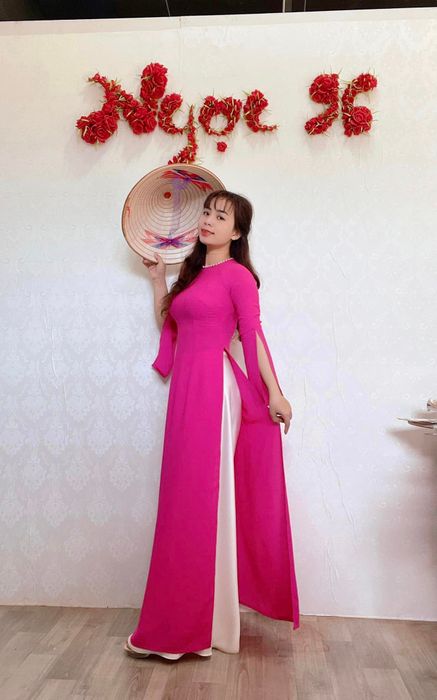 Tuyệt tác áo dài thêu tay tinh xảo