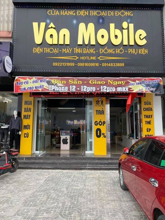 Không gian trưng bày sang trọng tại Vân Mobile