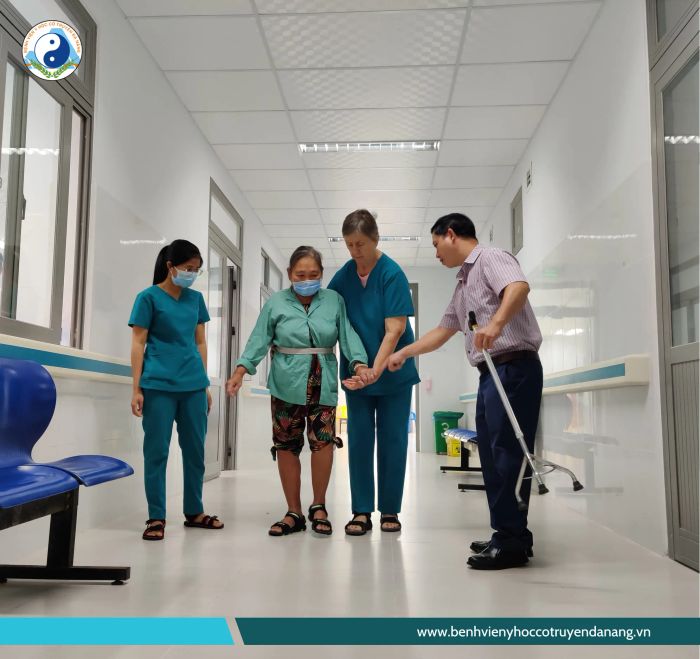 Hình ảnh khuôn viên xanh mát tại Bệnh viện Y học Cổ truyền Đà Nẵng