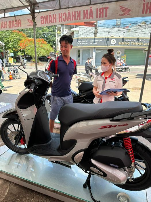 Không gian trưng bày xe sang trọng tại HEAD HÀ THÀNH