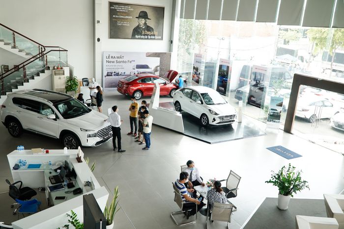 Hình ảnh ấn tượng về Hyundai Kinh Dương Vương - không gian trưng bày đạt chuẩn quốc tế với thiết kế hiện đại và phong cách phục vụ chuyên nghiệp.