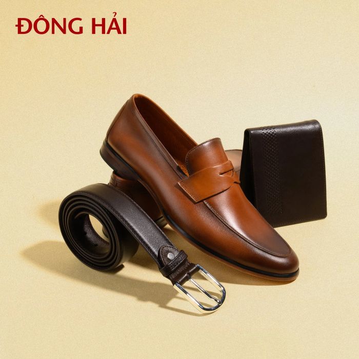 Nét tinh xảo trong từng đường kim mũi chỉ - Giày Đông Hải