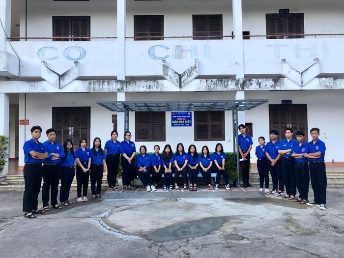 Không gian xanh mát tại khuôn viên Trường THPT Hoàng Văn Thụ