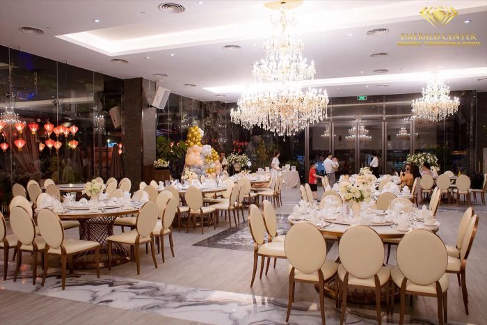 Hình ảnh không gian sang trọng tại Emerald Center