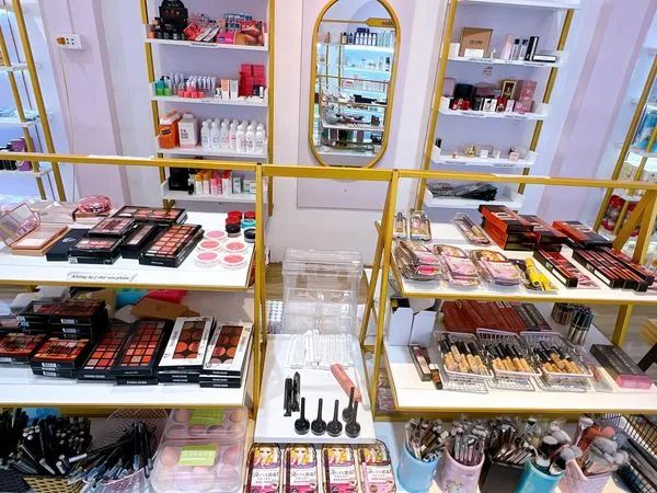 Ảnh 2 - Trang Kon: Góc check-in ấn tượng với những sản phẩm làm đẹp hot nhất