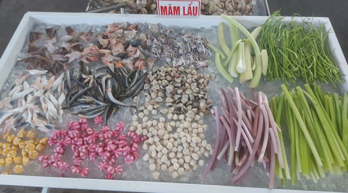 Hải Sản 8 Rô - Bức tranh ẩm thực sống động thứ ba