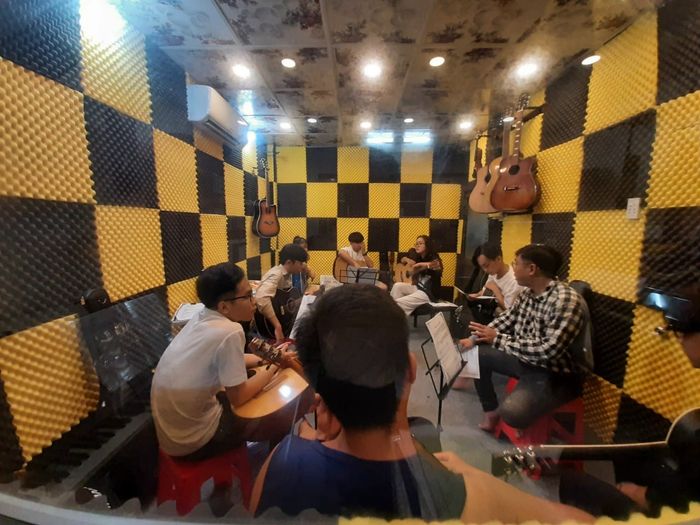 Lớp học đầy nhiệt huyết tại Mi Thăng Music School