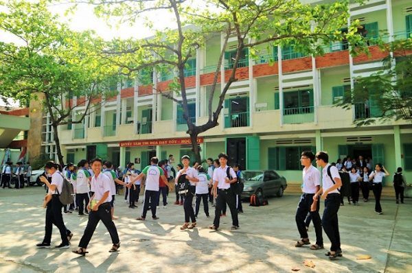 Bộ sưu tập ảnh thứ hai về THPT Nguyễn Văn Trỗi - ghi lại những hoạt động ngoại khóa sôi nổi và giờ học đầy cảm hứng
