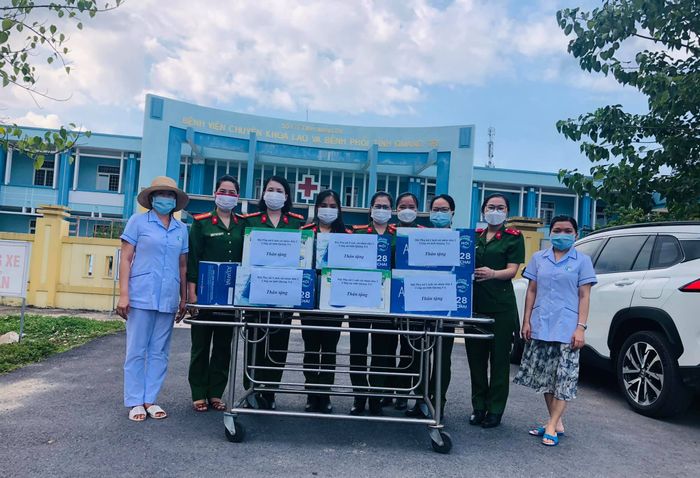 Hình ảnh 2: Bệnh viện Lao và Bệnh phổi Quảng Trị - góc nhìn cận cảnh hệ thống phòng khám hiện đại cùng đội ngũ y tế tận tâm.