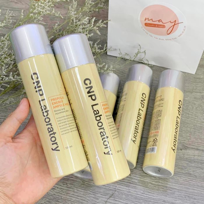 Không gian mua sắm tại May Cosmetics
