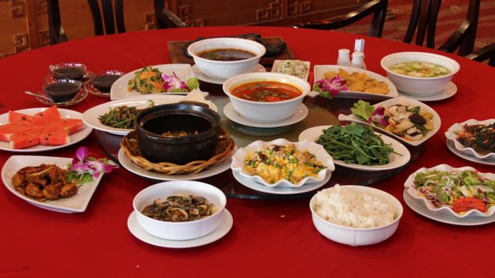 Không gian ấm cúng tại Nhà Hàng Cương Chung