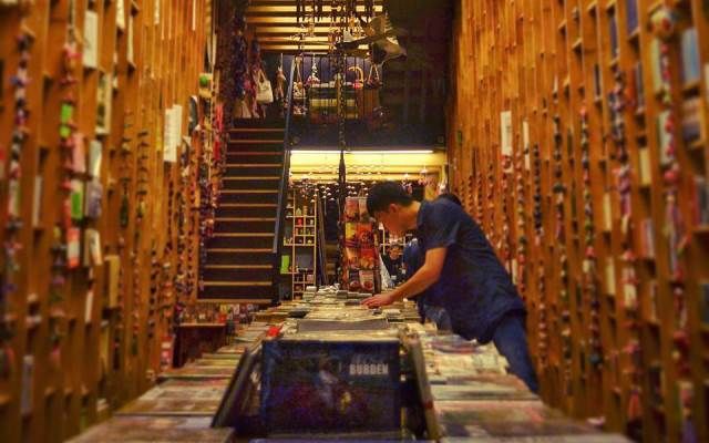 Không gian nghệ thuật đầy cảm hứng tại nhà sách Artbook