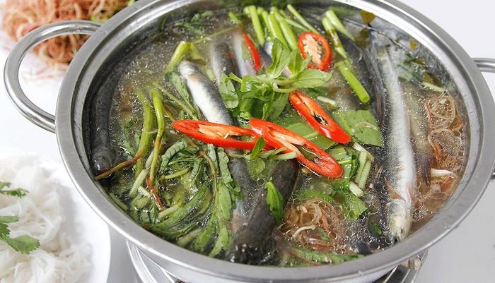 Hình ảnh 1: Lẩu Cá Cô Thư - Nét đẹp ẩm thực truyền thống qua từng góc máy.