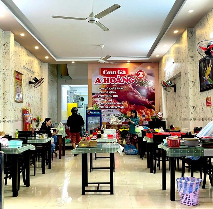 Cơm Gà A Hoàng 2 - Bữa cơm đầy màu sắc