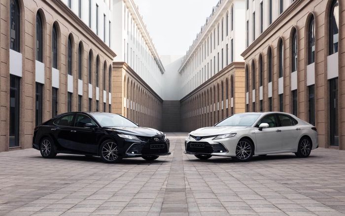 Không gian trưng bày sang trọng với những mẫu xe Toyota mới nhất tại showroom Bến Thành