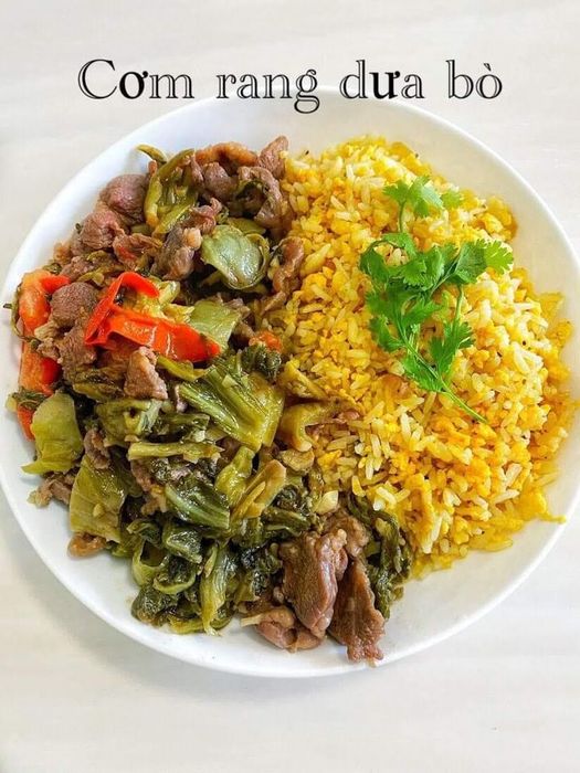 Nhà Hàng Hoàng Giang ảnh 3 - Góc nhìn nghệ thuật về không gian ấm cúng, nơi những món ăn dân dã được nâng tầm thành tác phẩm.