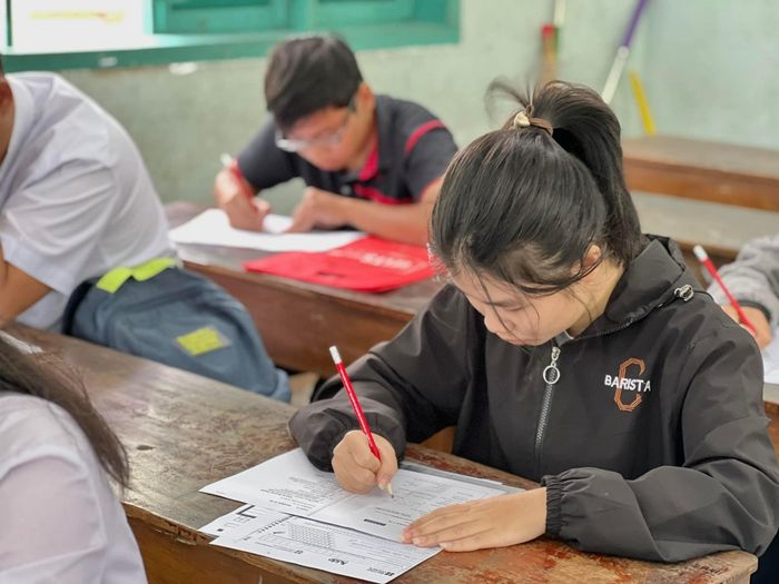 Hình ảnh đẹp về ngôi trường THPT Hoàng Hoa Thám - không gian học tập hiện đại giữa lòng thành phố.