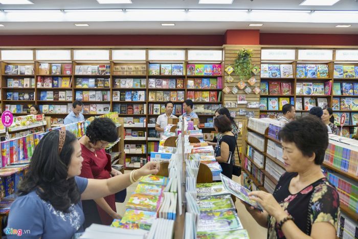 Không gian đọc sách cao cấp tại Fahasa Tân Định