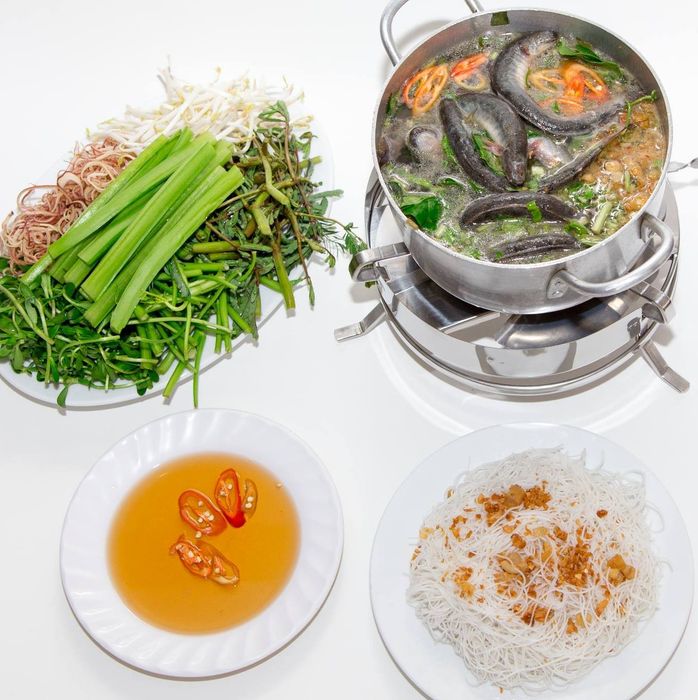 Hình ảnh 2: Lẩu Cá Kèo Bà Huyện - Sắc màu ẩm thực miền Tây sống động qua từng khung hình.