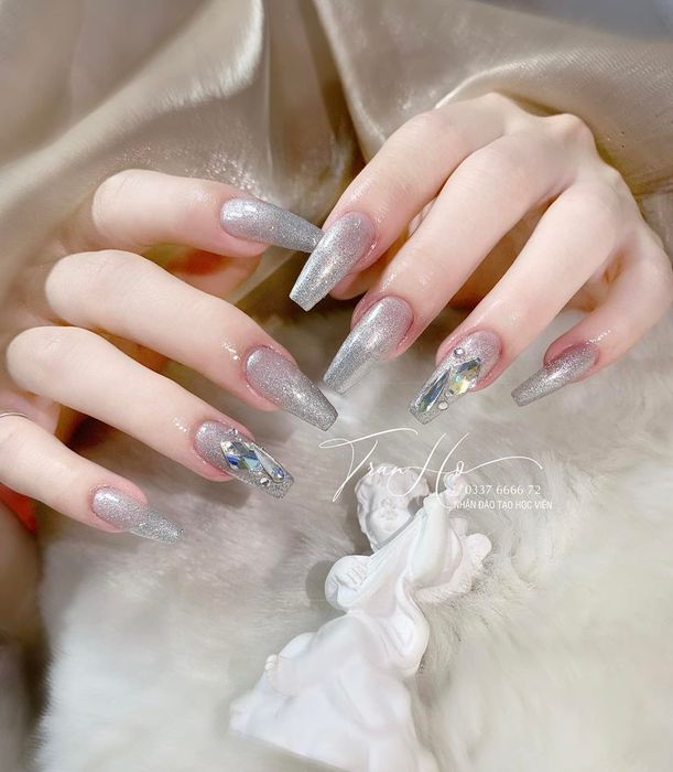 Nail Trân Hồ ảnh 2 - Bộ sưu tập những mẫu nail đẹp mê hoặc, minh chứng cho chất lượng đào tạo vượt trội.