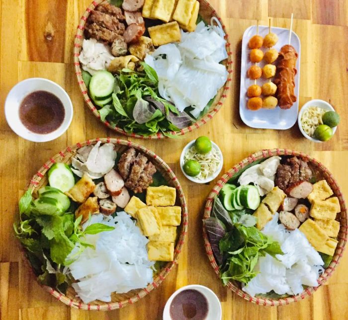 Mẹt bún đậu thịnh soạn tại Bún Đậu Mắm Tôm Number One